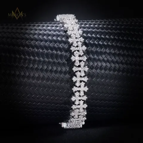 Apostle's Cross Link Bracelet · 8.5 mm