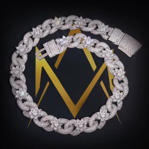 Mediator’s Infinity Link Chain — detail 1
