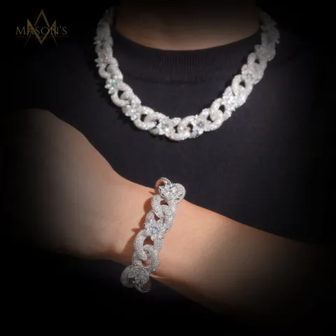 Mediator’s Infinity Link Chain — detail 9
