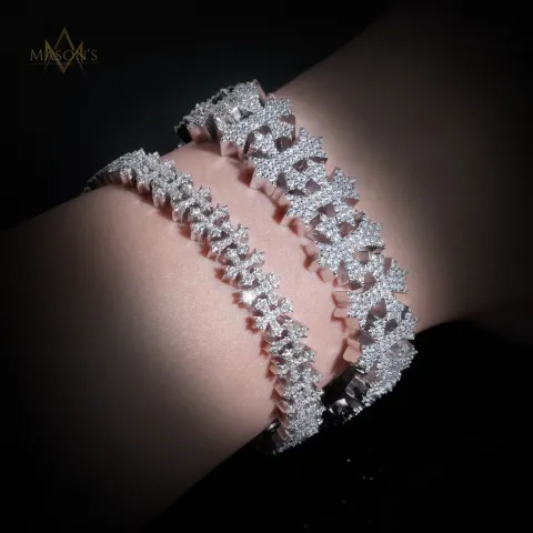 Apostle's Cross Link Bracelet · 16 mm — detail 1