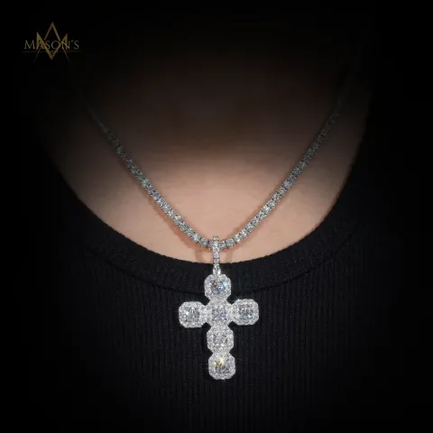 Dominion's Cross Pendant — detail 1