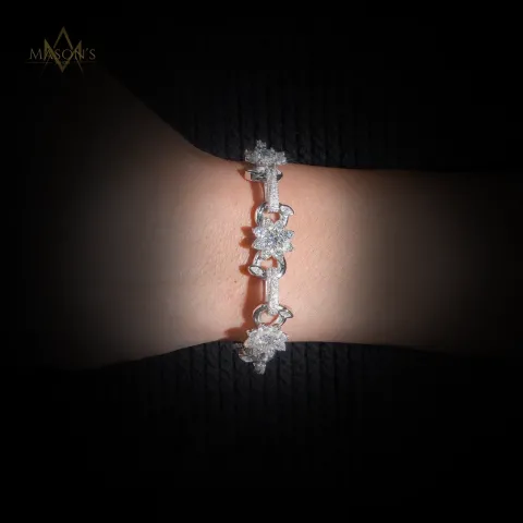 Mediator’s Infinity Link Bracelet — detail 1